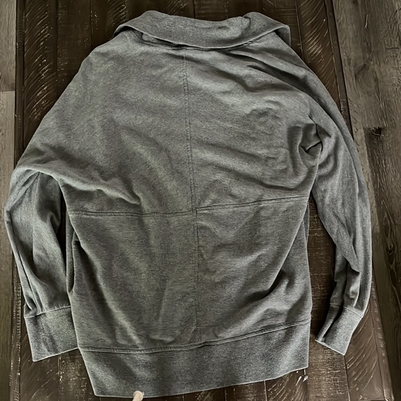 Banana Republic Sweater - Picture 4 of 4